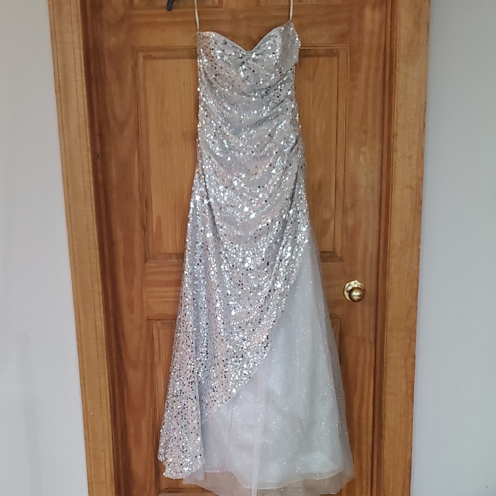 Jump Apparel New! Elegant Silver Sequin Dress, Size 3/4